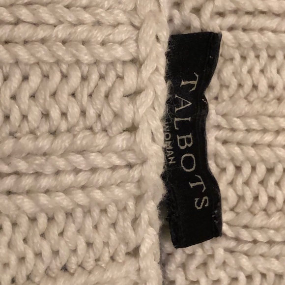 Warm and snuggly on a Fall night…100% cotton thick weave, long sleeve sweater🧣 - Picture 5 of 7